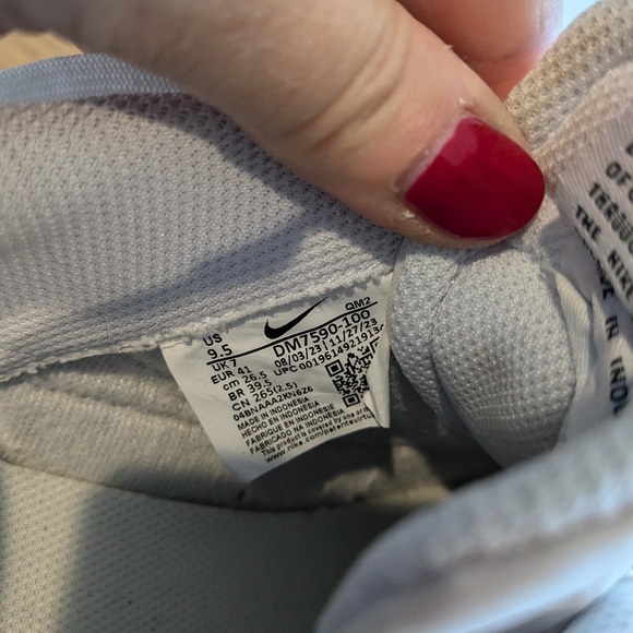 Nike sneakers, women's 9.5, white, black, tan - Picture 5 of 6